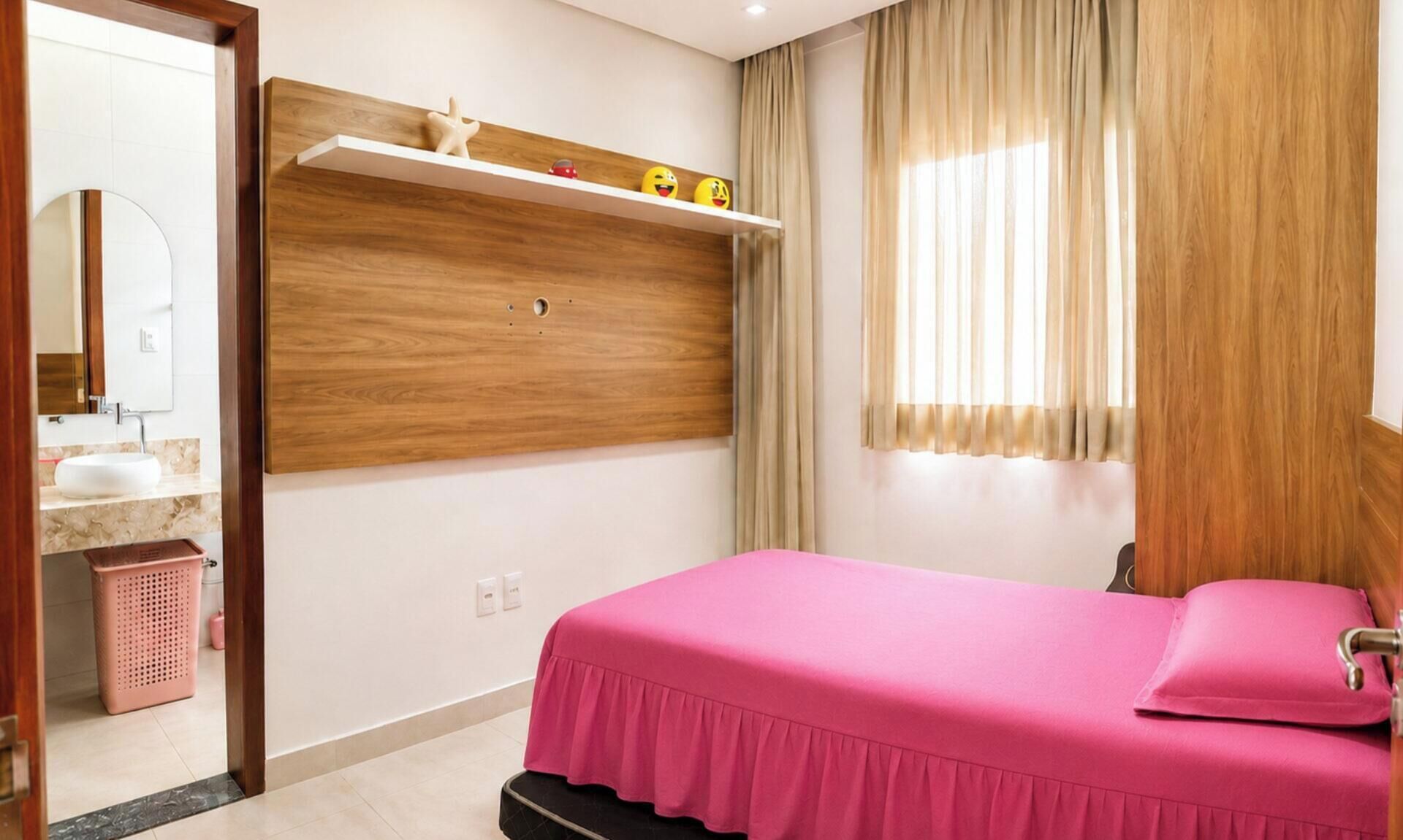 Premium House | Premium bedding, free WiFi, individually decorated