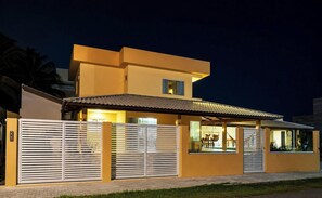 Front of property - evening/night - Casa Ilha do Sol - Vera Cruz - BA (Vera Cruz)