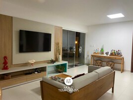Casa Premium | Zona de estar | Smart TV de 42 pulgadas con canales digitales, Netflix