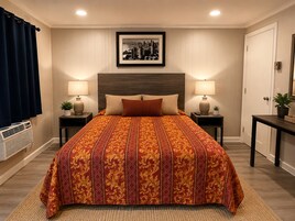 Room, 1 Queen Bed | Desk, free WiFi