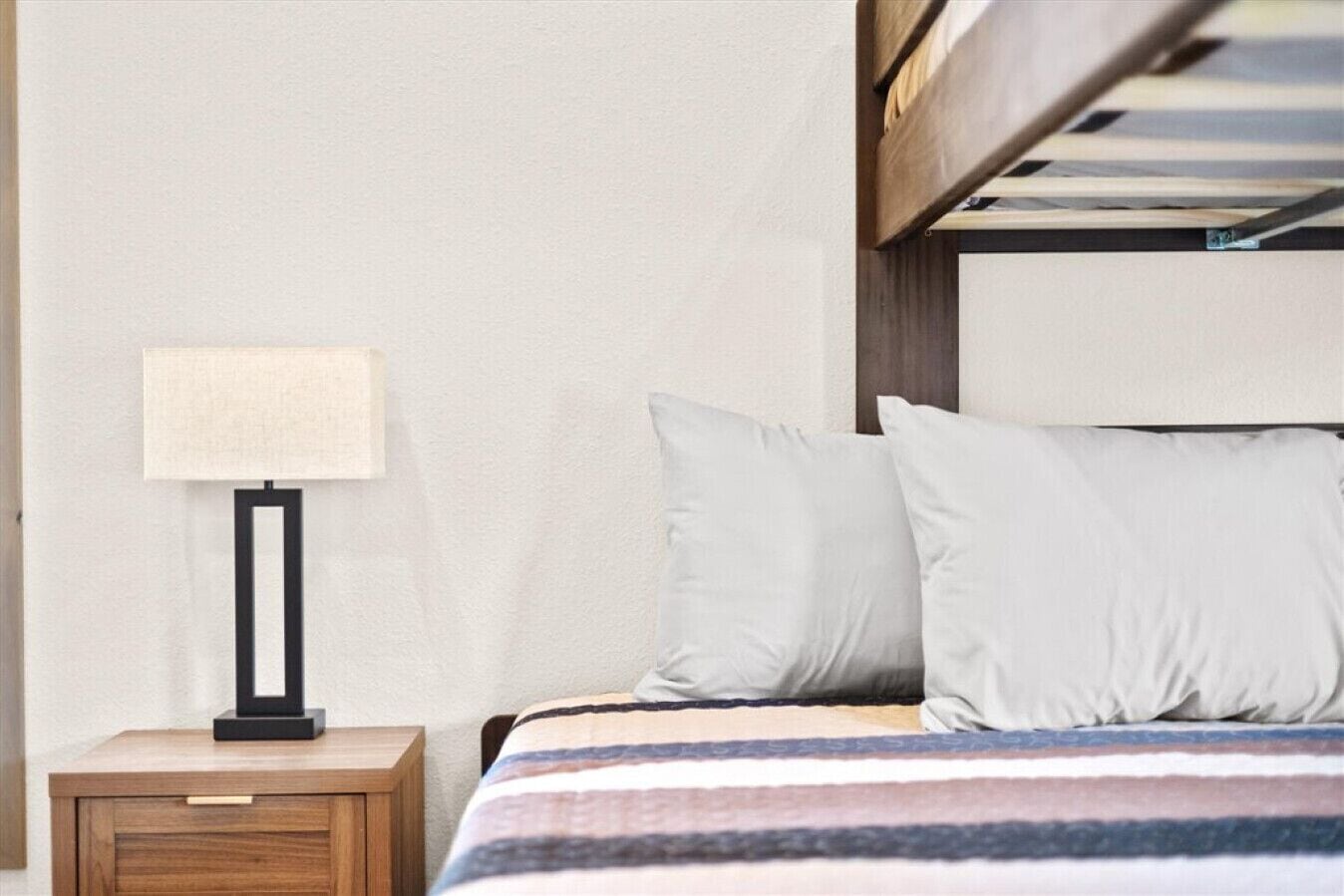 Desk, WiFi, bed sheets