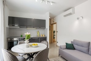 Classic Apartment, 1 Bedroom, Balcony, Mountain View | Interior - Apartments Villa Olea Solis (Cavtat)