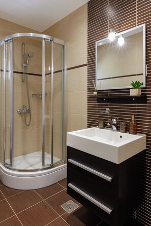 Classic Apartment, 1 Bedroom, Balcony, Mountain View | Bathroom | Hair dryer, soap, toilet paper - Apartments Villa Olea Solis (Cavtat)