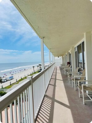 Property grounds - Studio right on the beach in peaceful Daytona Beach with openPools/Jacuzzi/Sauna (Daytona Beach)
