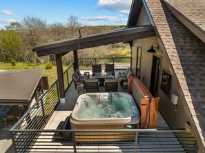 Terrace/patio - Luxury home with hot tub (Red Lodge)