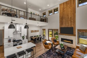 Interior - Luxury home with hot tub (Red Lodge)