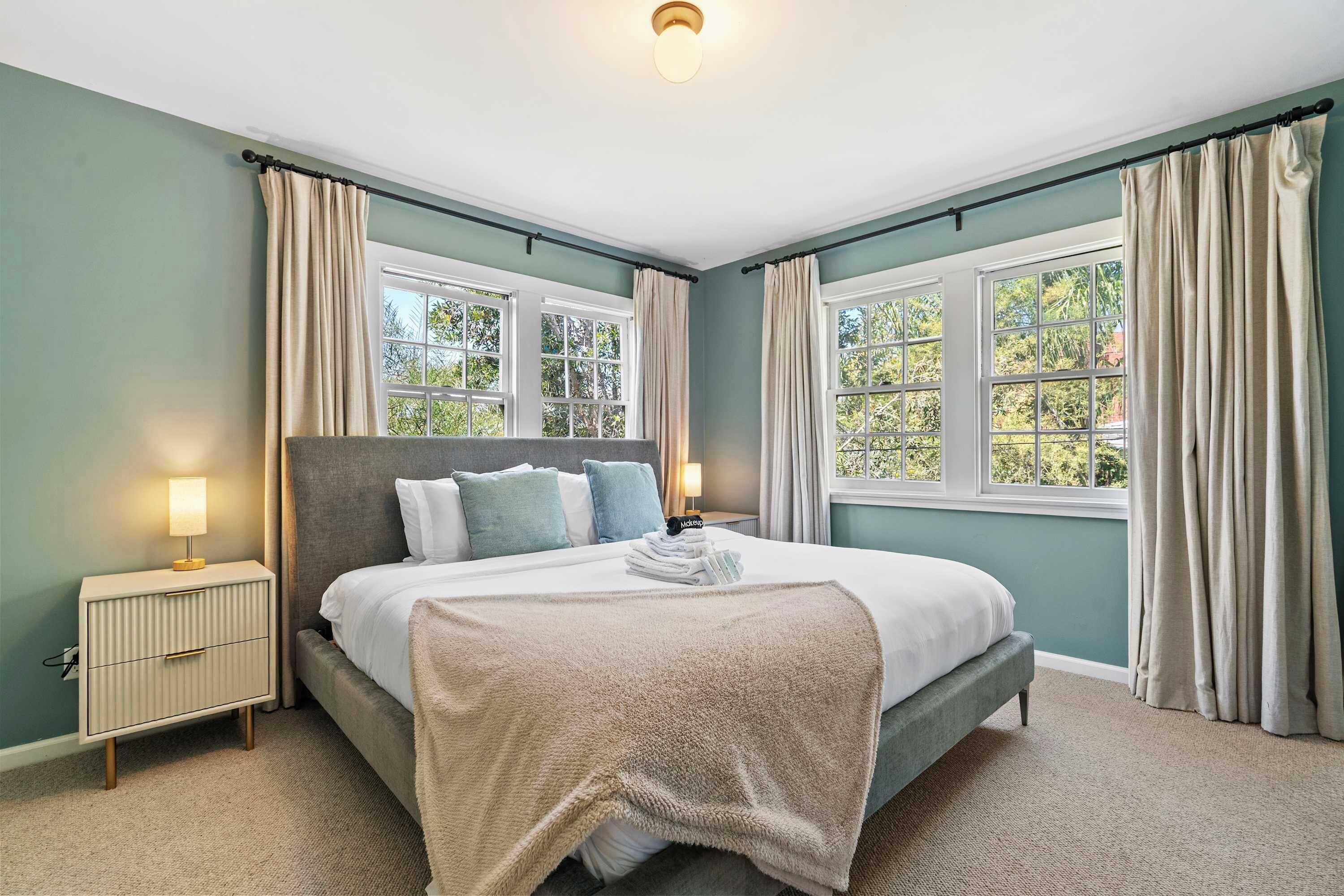 Iron/ironing board, WiFi, bed sheets