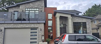 One bed room Executive Suite with private entry and living Room and Kitchenet
