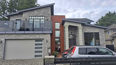 One bed room Executive Suite with private entry and living Room and Kitchenet