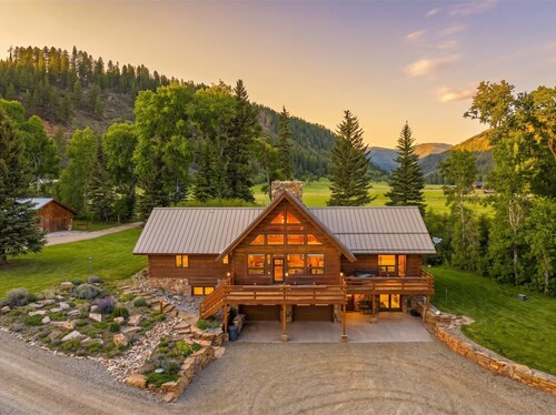 Goble Creek Ranch | On River + Hot Tub + 65 Acre