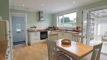 Dishwasher, cookware/dishes/utensils