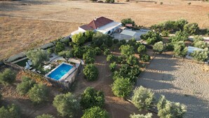 An aerial view of a property with a swimming pool, a covered patio, and a fenced garden area. - Villa 'Los Arcos' with Pool, Mountain Views, Wi-Fi, and Air Conditioning (Alhaurín de la Torre)