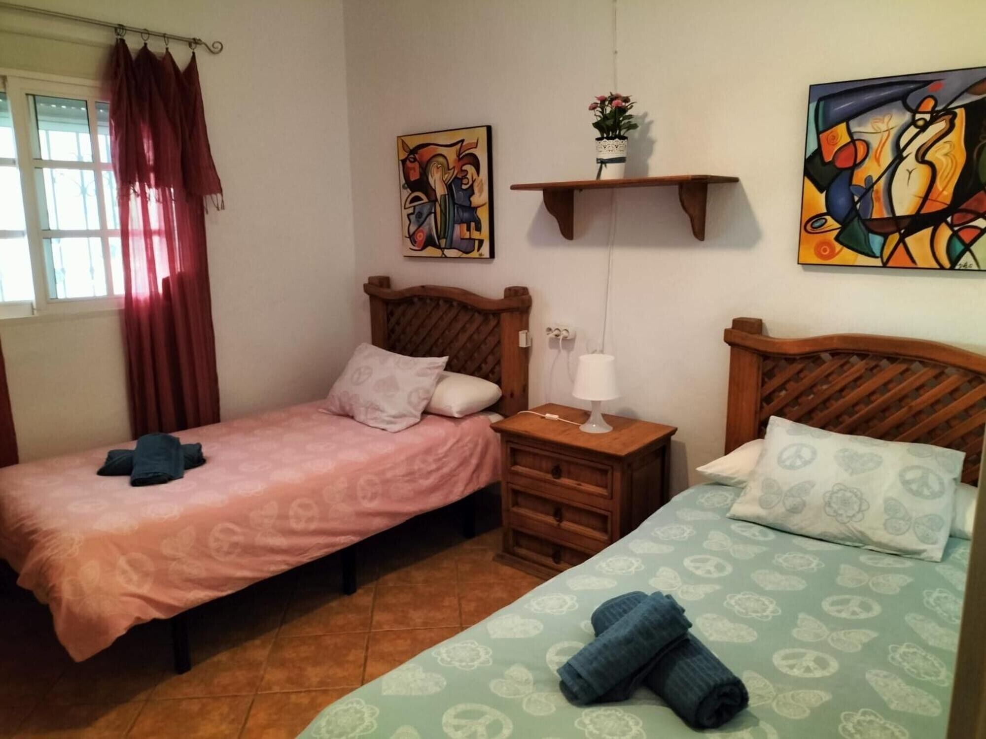 Iron/ironing board, WiFi, bed sheets