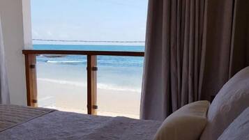 Suite Deluxe, balcón, vista al mar | Caja de seguridad en la habitación y wifi gratis