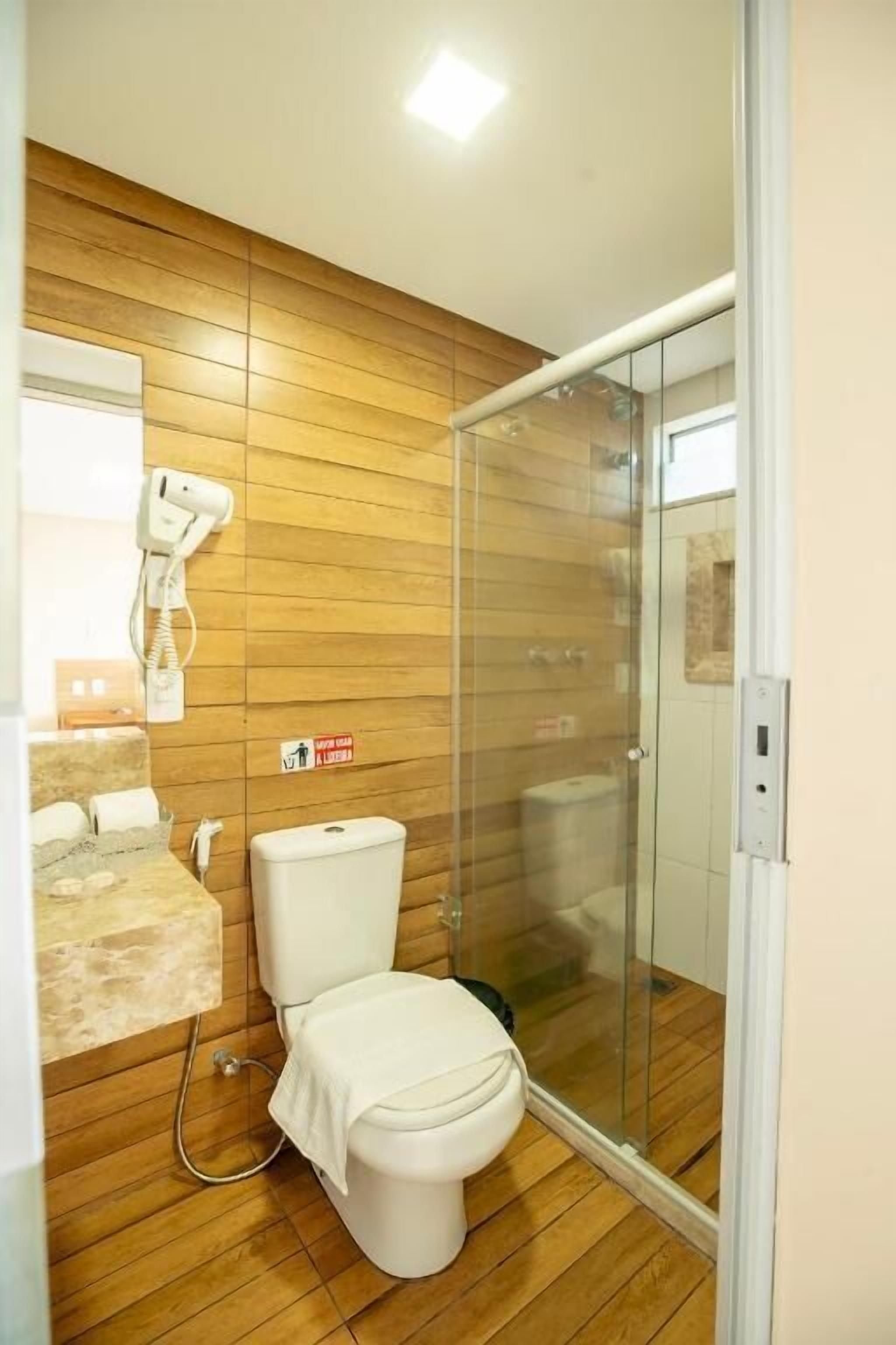 Deluxe-suite - balkon - havudsigt | Badeværelse | Bruser, hårtørrer, håndklæder, Sæbe