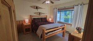 Room - Cozy 1-bedroom condo at charming Eagle Point Resort for a relaxing stay (Beaver)