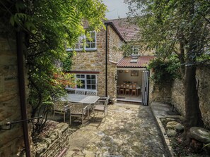 Outdoor dining - Crantock (Sherborne)