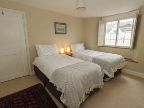 3 bedrooms, individually decorated, individually furnished, free WiFi - Crantock (Sherborne)