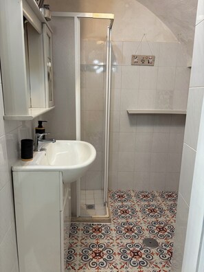 Bathroom - Marvelous 2-bedroom townhome in charming Posta Fibreno (Posta Fibreno)
