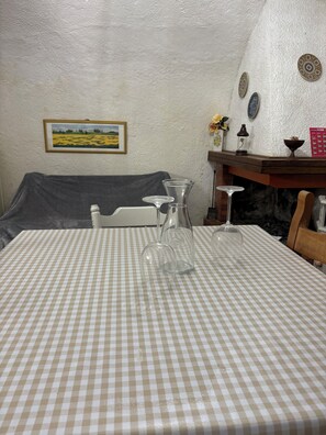 Dining - Marvelous 2-bedroom townhome in charming Posta Fibreno (Posta Fibreno)