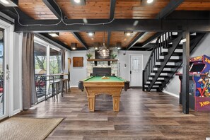 Games room - Lake Harmony Lodge | Hot Tub, Sauna & Lake (Lake Harmony)