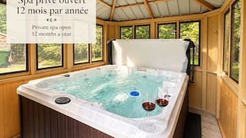 Indoor spa tub