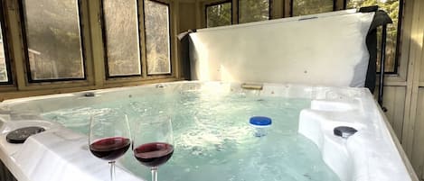 Indoor spa tub