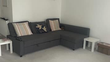 Fernseher, Bücher, Stereoanlage