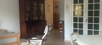 Quiet downtown apartment with elevator