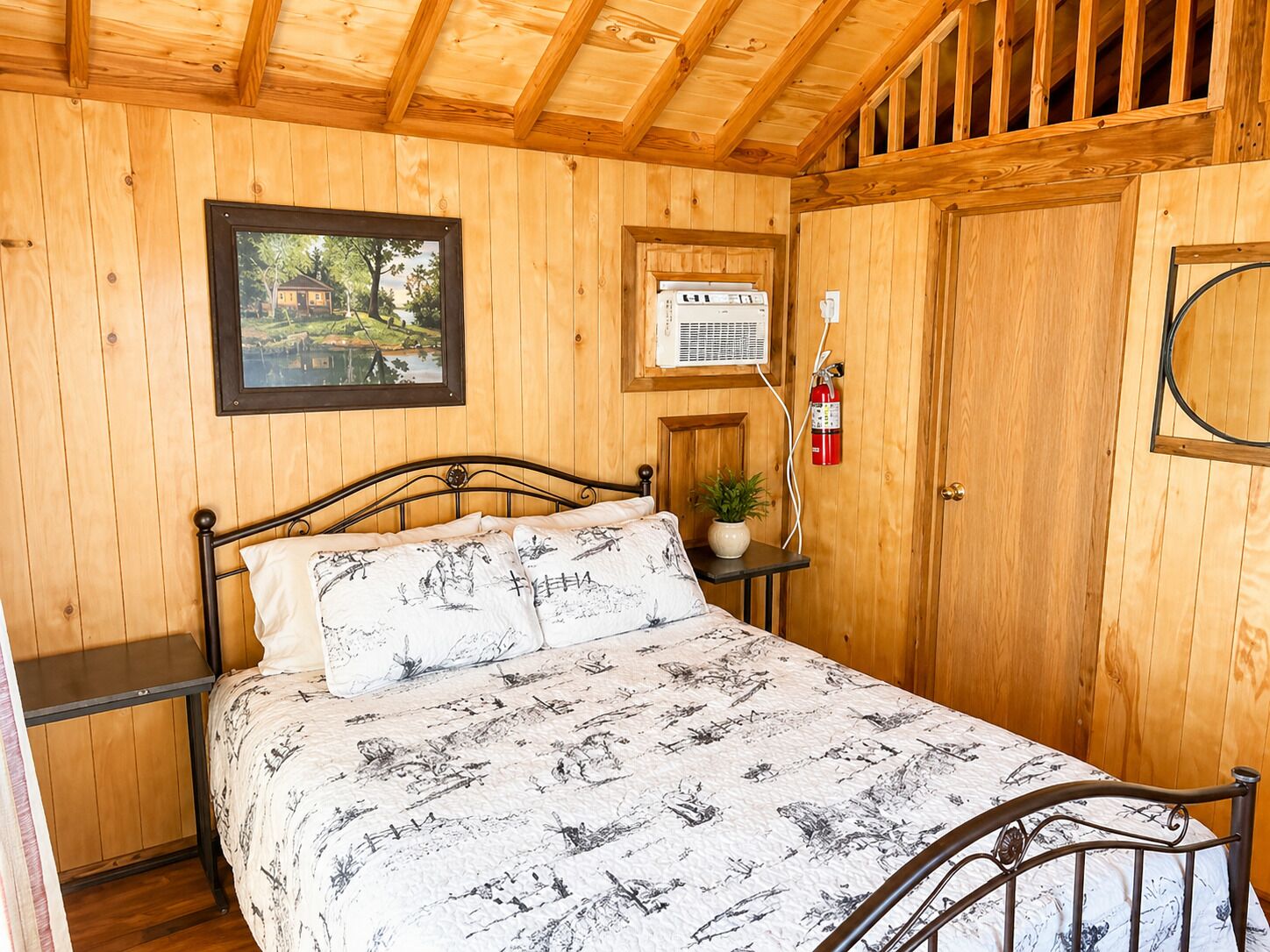 Comfort Cabin, Desert View