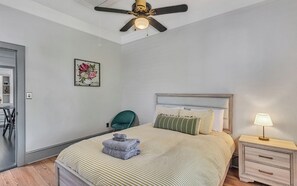 Iron/ironing board, WiFi, bed sheets - Charming 2-bedroom, 2 bath w/ Porches • Walk to Forsyth Park (Savannah)