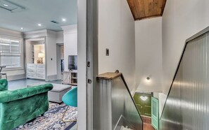 Interior - Charming 2-bedroom, 2 bath w/ Porches • Walk to Forsyth Park (Savannah)