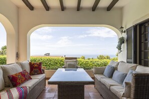 Interior - The Ocean Light House by Clama Retreats (Colares)
