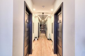Interior - Stylish 5BR in Plateau Sleeps 10 (Montreal)