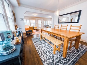 Dining - Welcoming 4-bedroom house with AC in Kansas City (Kansas City)