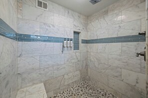 Shower, hair dryer, towels, soap - Wild West Hideout - Private Pool - Poker Saloon - Game Room - Spacious (Tempe)