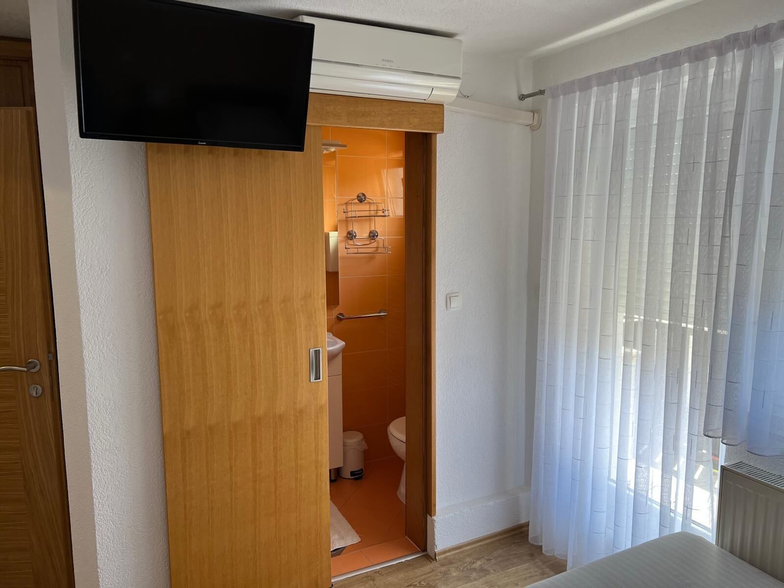 Twin Room, Balcony, Courtyard View | Bathroom