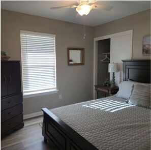 Room - Spacious Cul-de-Sac Retreat w/ 2 Master Suites (Fort Walton Beach)