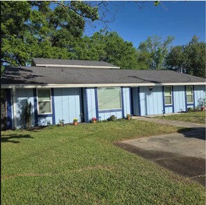 Exterior - Spacious Cul-de-Sac Retreat w/ 2 Master Suites (Fort Walton Beach)