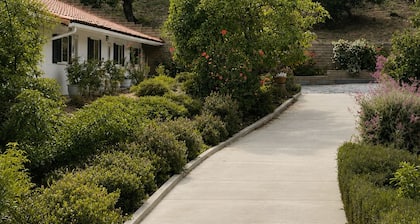 1 mile to Safari Park- Avocado Farm Guest Home-
