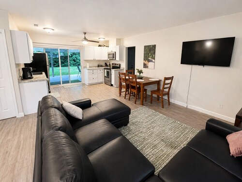 1 mile to Safari Park- Avocado Farm Guest Home-