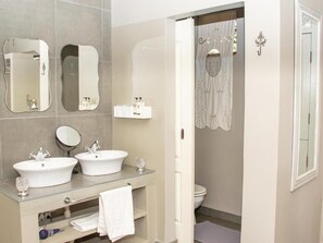 Superior Double Room | Bathroom - Muckleneuk Manor Guesthouse (Pretoria)