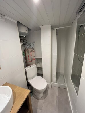 Bathroom - Vrbo Property (Bastia)