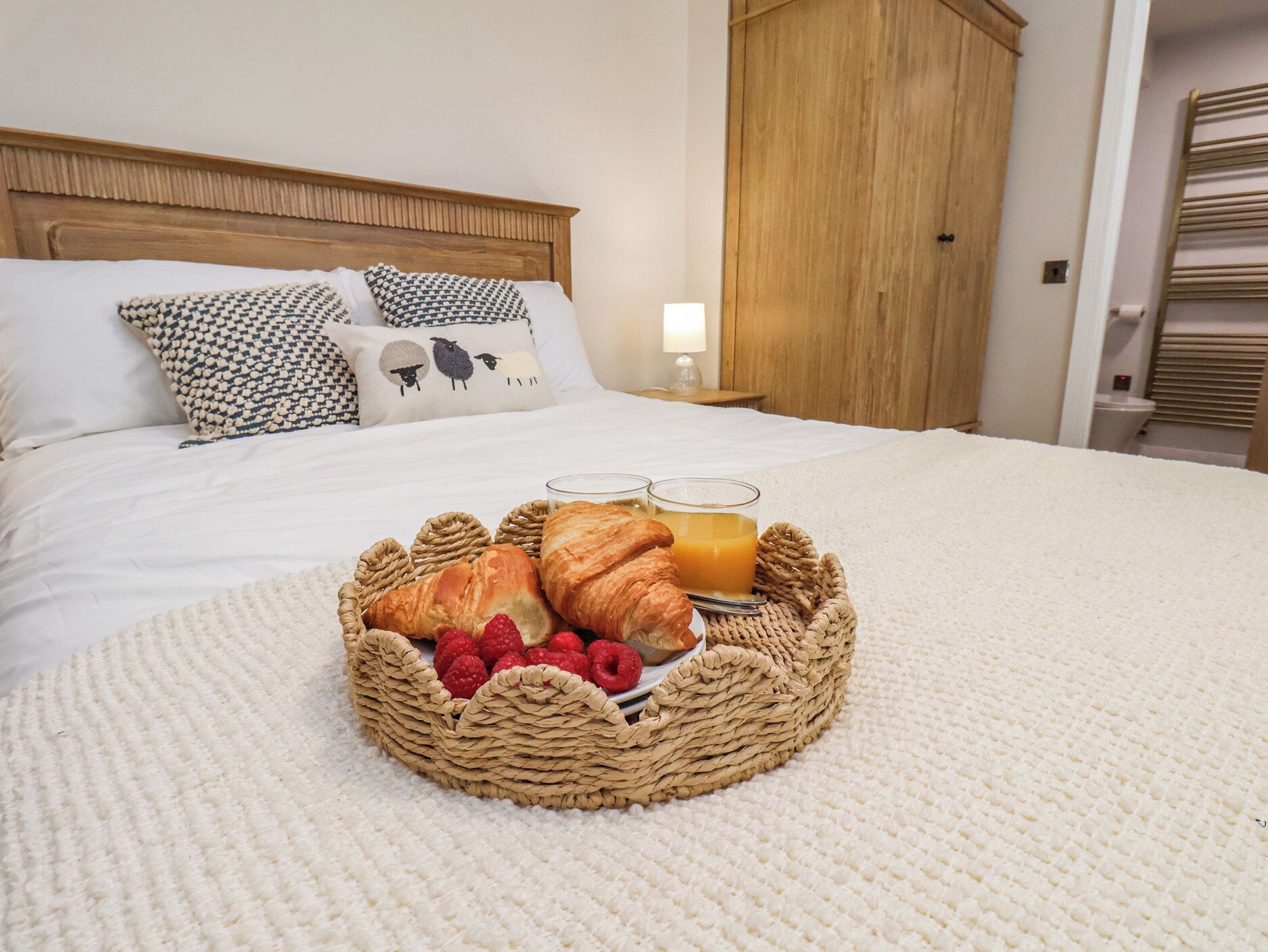 1 Schlafzimmer, kostenloses WLAN, individuell dekoriert