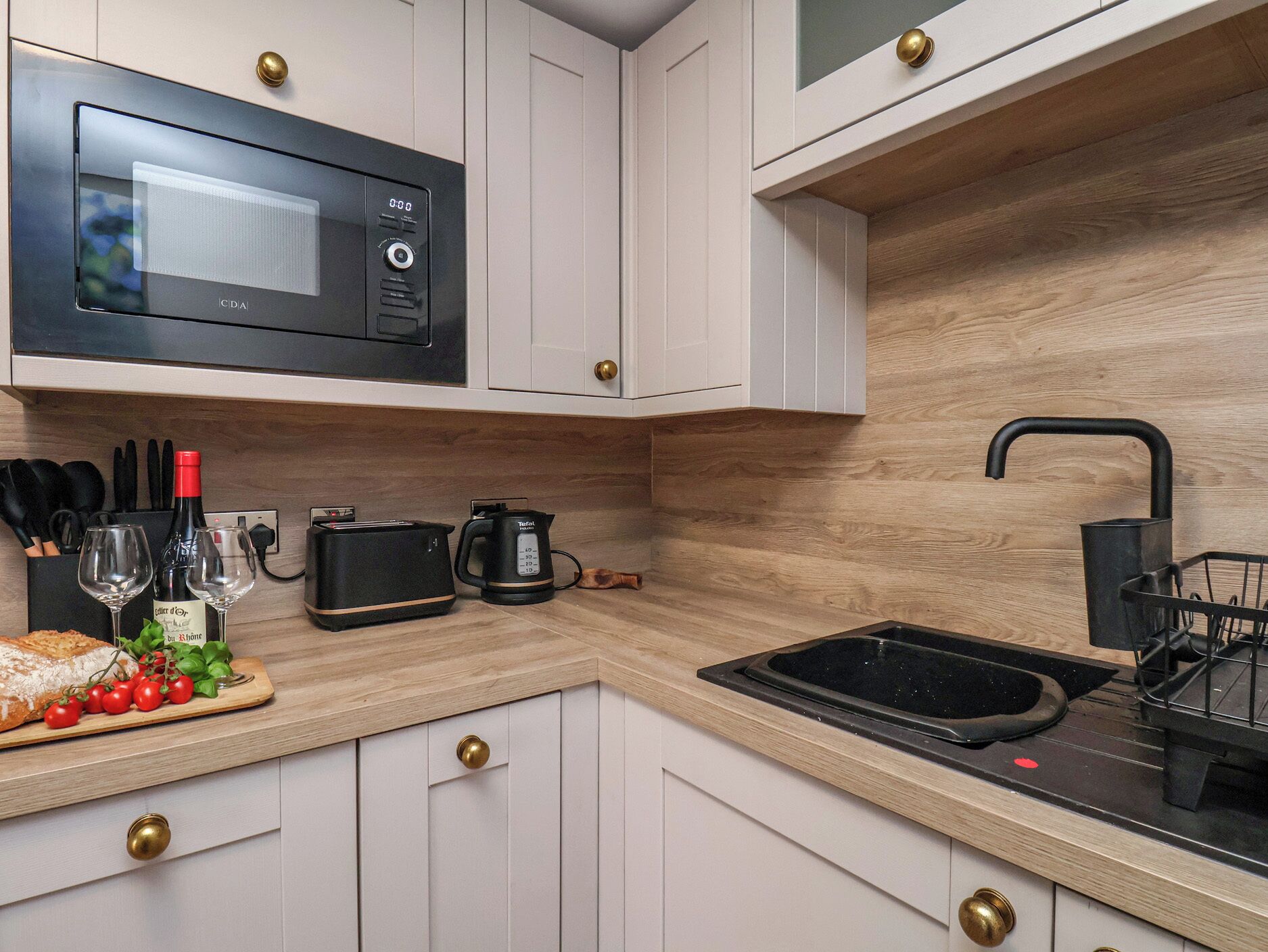 Dishwasher, cookware/dishes/utensils