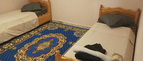 WiFi, bed sheets