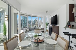 Dining - Sky-High Luxury 2BR 2BA | Panoramic View + DT Core (Vancouver)