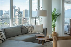 Living area - Sky-High Luxury 2BR 2BA | Panoramic View + DT Core (Vancouver)