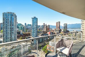 Property grounds - Sky-High Luxury 2BR 2BA | Panoramic View + DT Core (Vancouver)