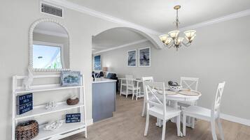 Condo, 1 grand lit et 1 canapé-lit (Barefoot Beach Resort A105) | Restauration